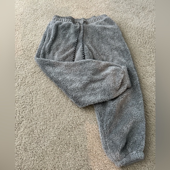 Eddie Bauer Joggers - Picture 2 of 3